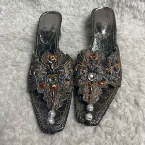 Wild Rose Gray chiffon fabric Sandals  orange embroidery & beads accents SZ8.5
